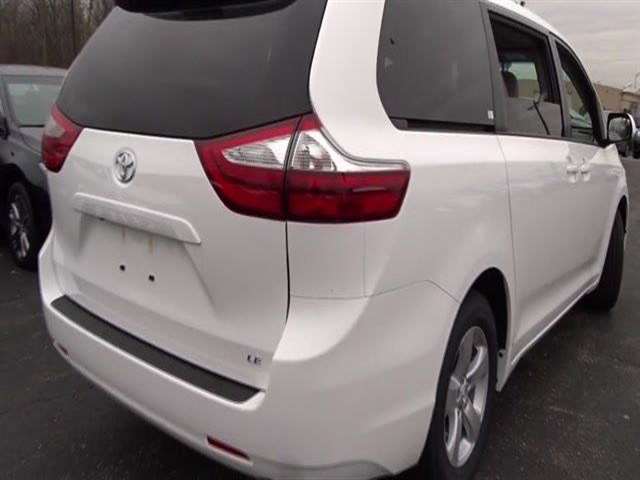 Toyota Sienna 2017 photo 35